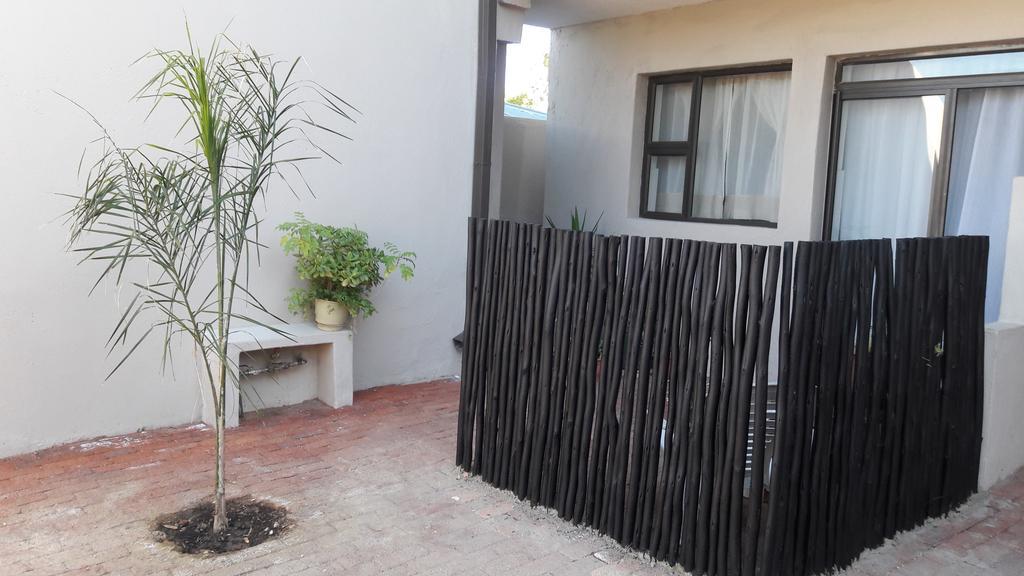 Self-Catering Studio, Unit 6 On Krupp 温特和克 外观 照片