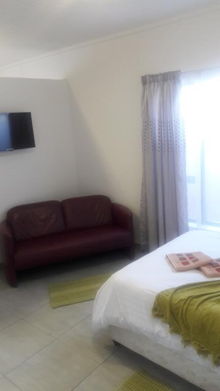 Self-Catering Studio, Unit 6 On Krupp 温特和克 外观 照片