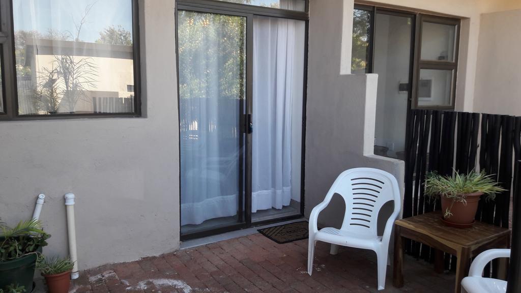 Self-Catering Studio, Unit 6 On Krupp 温特和克 外观 照片