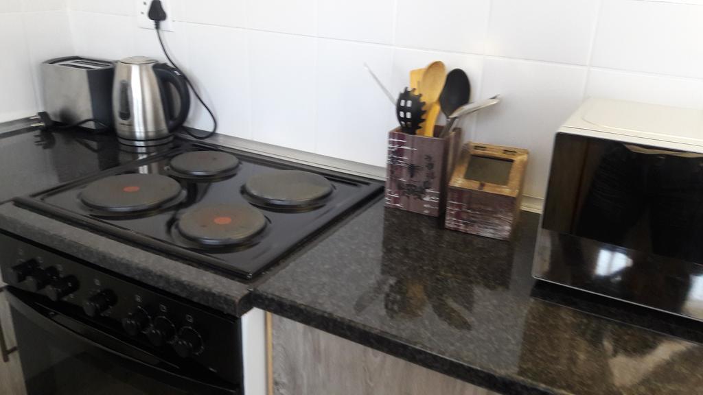 Self-Catering Studio, Unit 6 On Krupp 温特和克 外观 照片