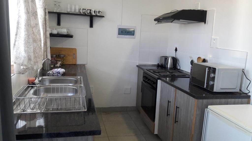 Self-Catering Studio, Unit 6 On Krupp 温特和克 外观 照片